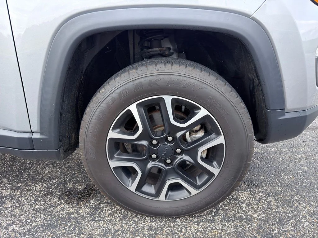 Used 2021 Silver Jeep Trailhawk image 16