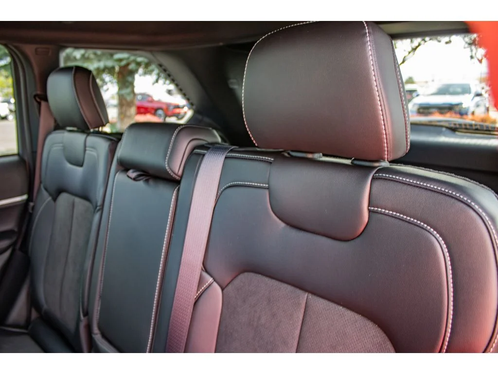 New 2026 Velvet Red Pearlcoat Jeep Laredo Altitude image 18