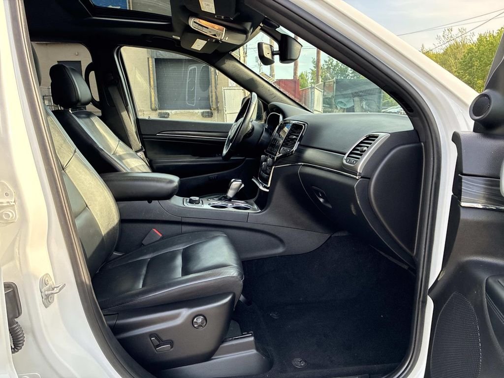 Used 2021 White Jeep Limited image 10