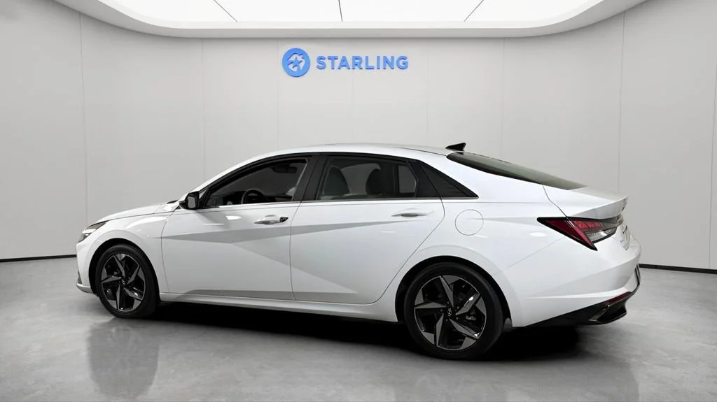 Used 2022 White Hyundai Limited image 5
