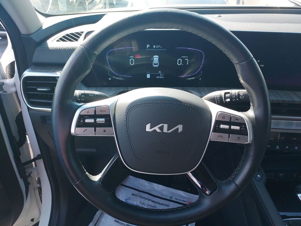 Used 2025 White Kia EX image 17
