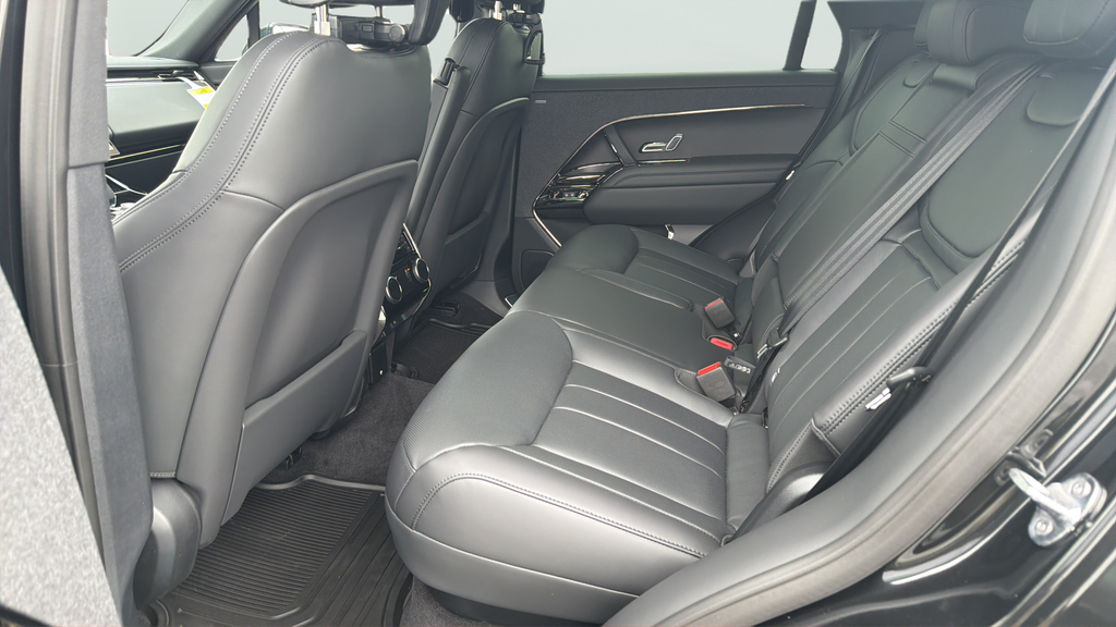 New 2026 Santorini Black Land Rover Dynamic SE image 18