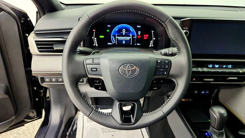 Used 2025 Midnight Black Metallic Toyota SE w/ Moonroof & Multimedia Upgrade Pkg image 14