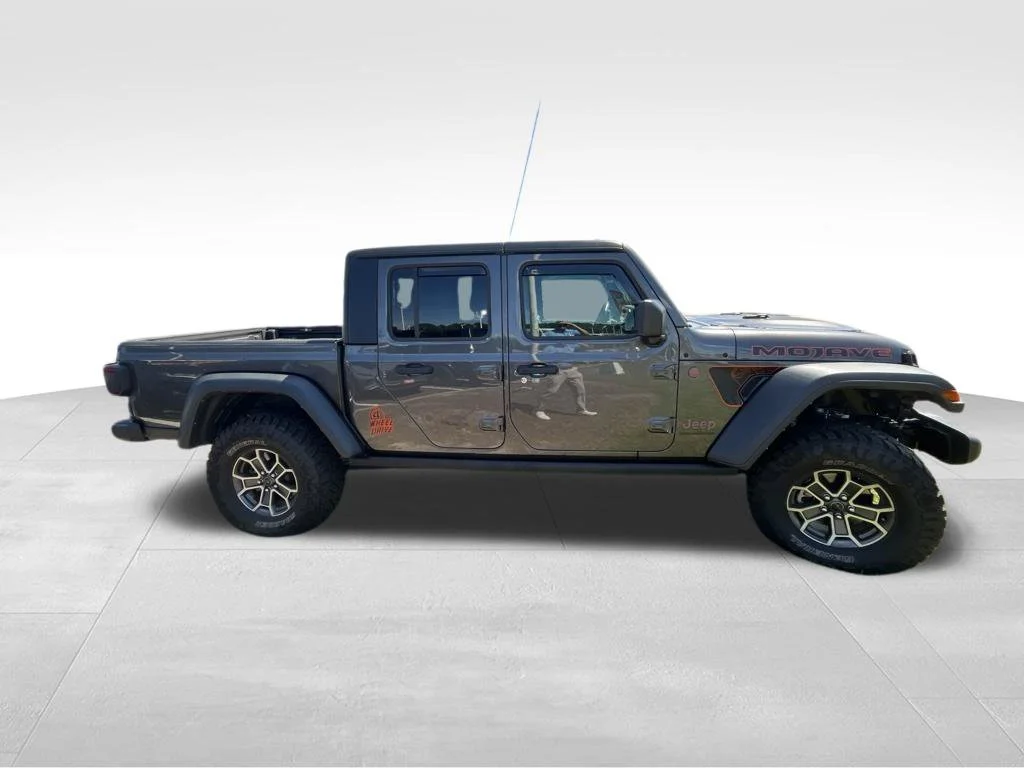Used 2024 Gray Jeep Mojave image 18