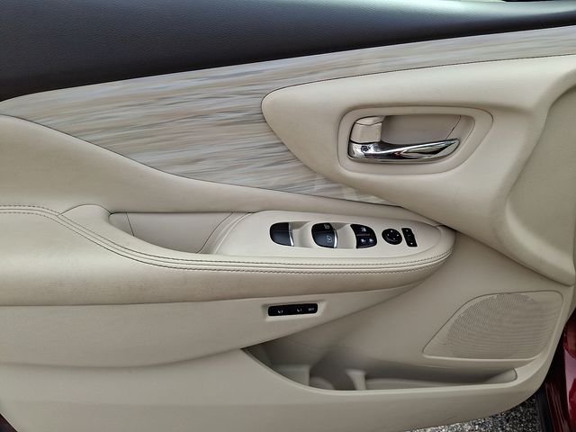 Used 2016 Red Nissan Platinum image 13