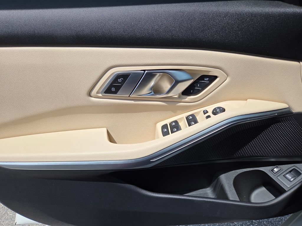 2023 BMW 3 Series 330e - Photo 29
