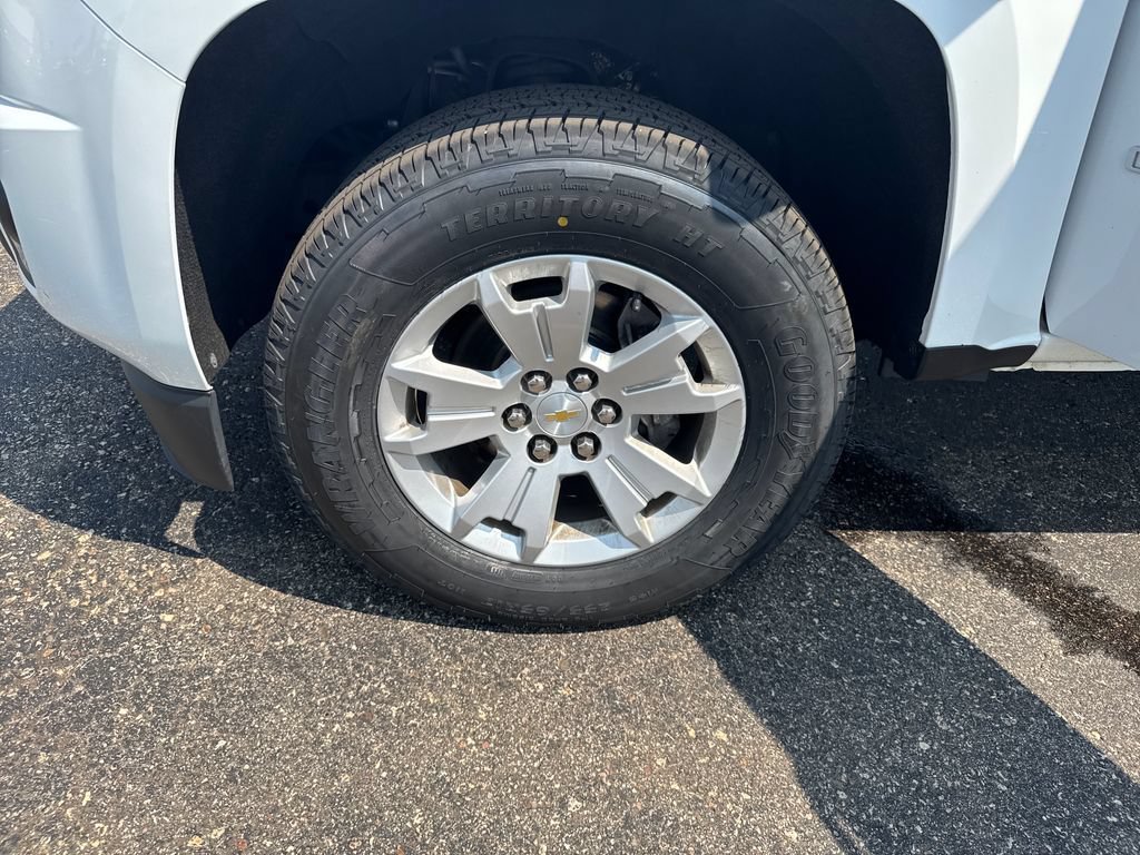 Used 2018 SUMMIT WHITE Chevrolet 4WD LT image 25