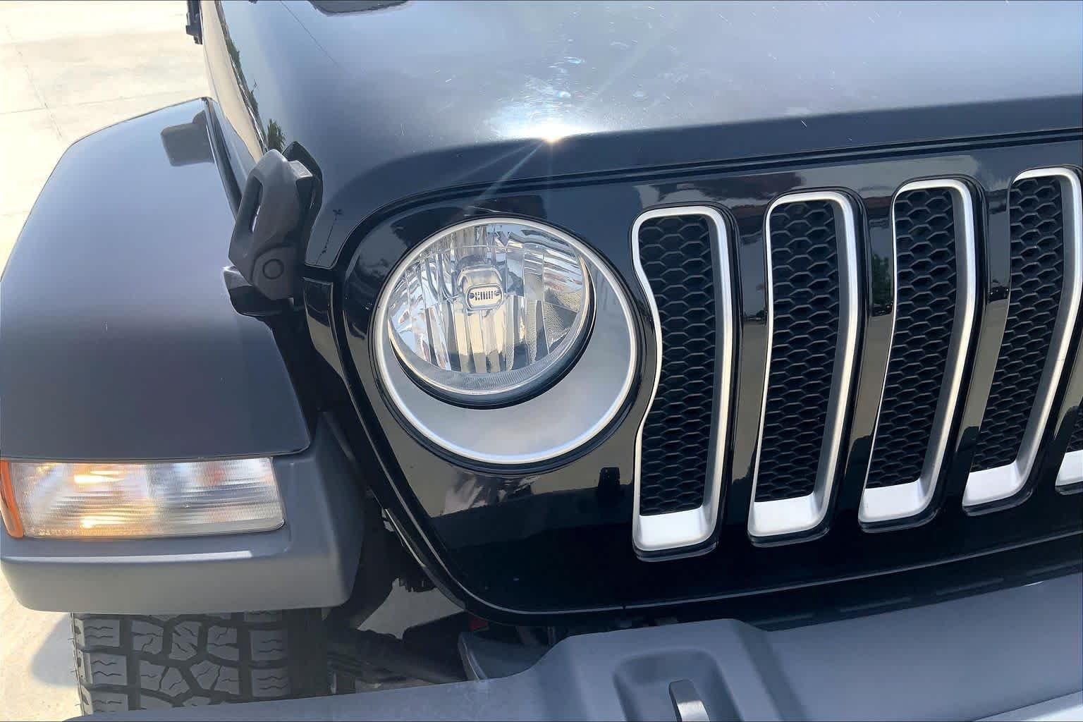 Used 2019 Black Clearcoat Jeep Sahara image 27