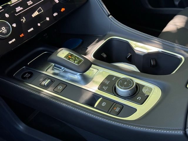 New 2027 RADIANT WHITE INFINITI Luxe FWD image 35