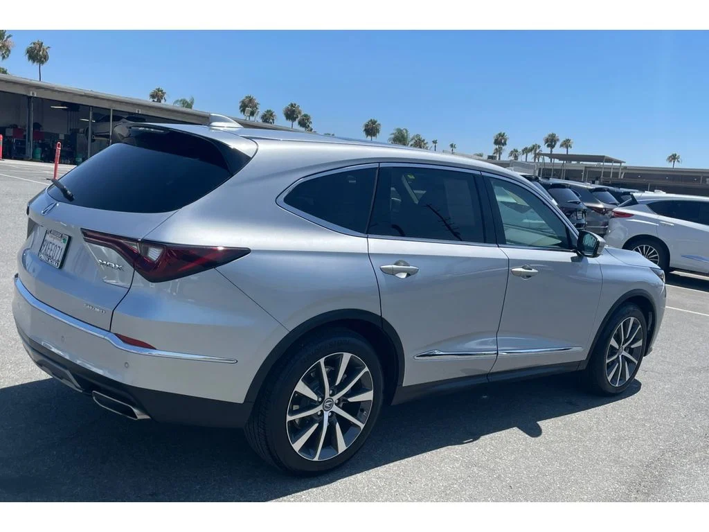 Used 2026 Solar Silver Metallic Acura SH-AWD with Technology Package image 5