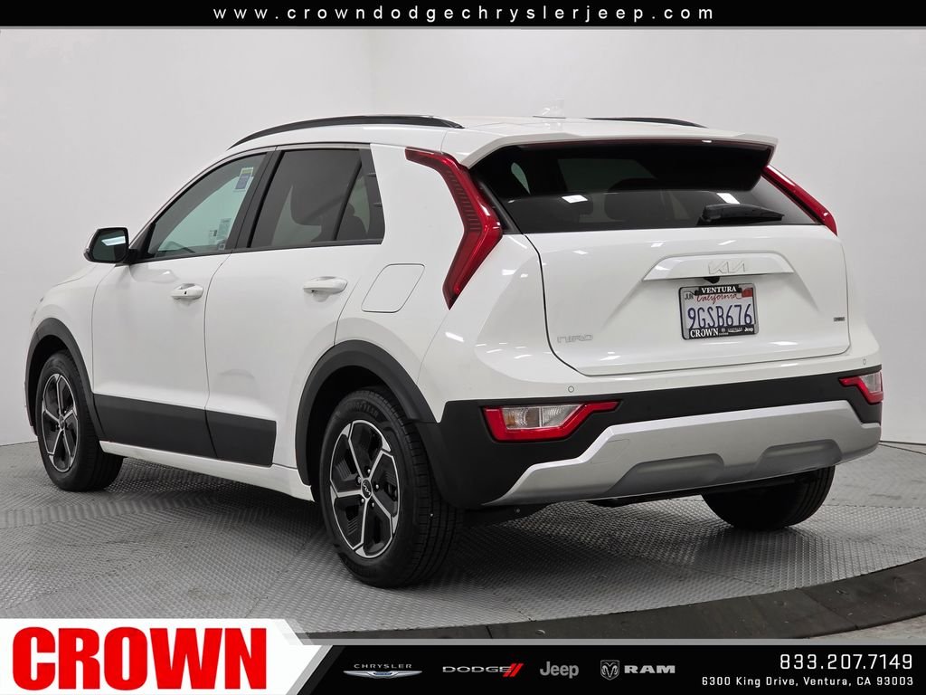 Used 2023 White Kia EX image 5