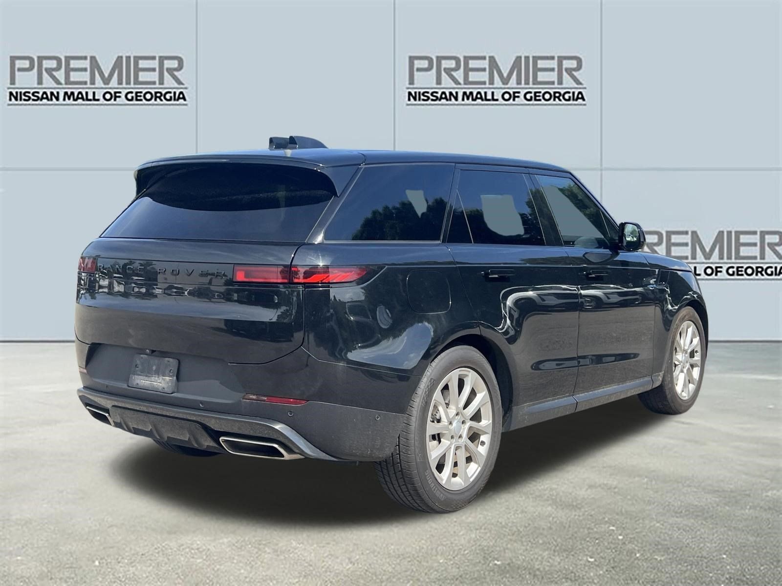 Used 2025 Black Land Rover SE image 3