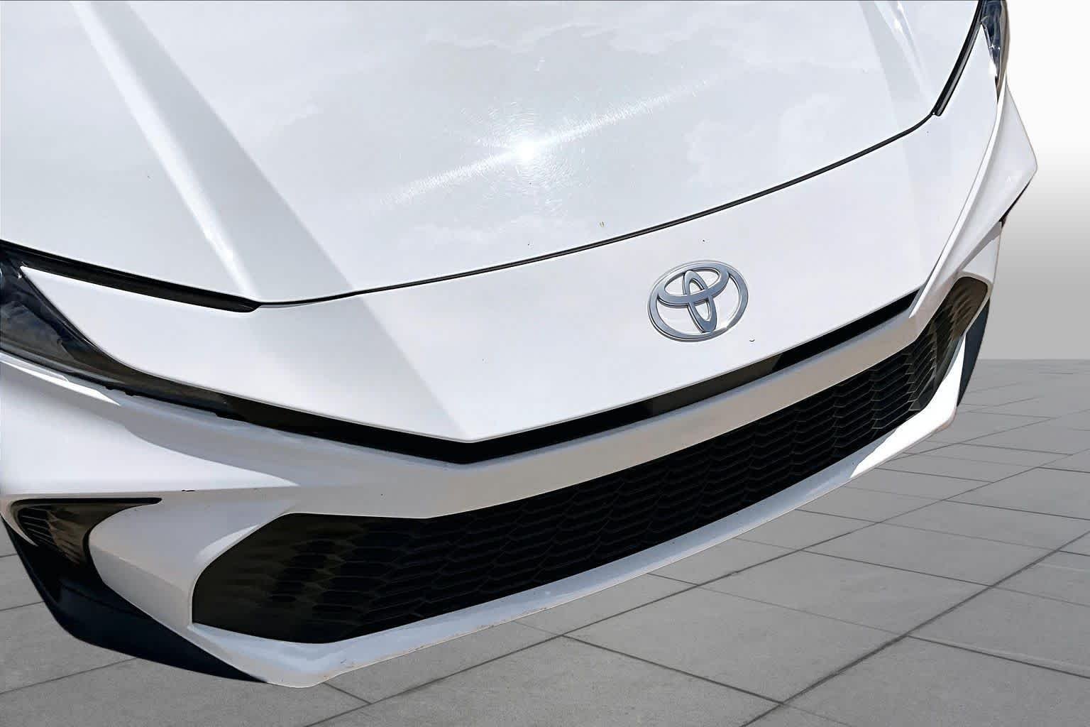 Used 2025 Ice Cap Toyota SE image 29