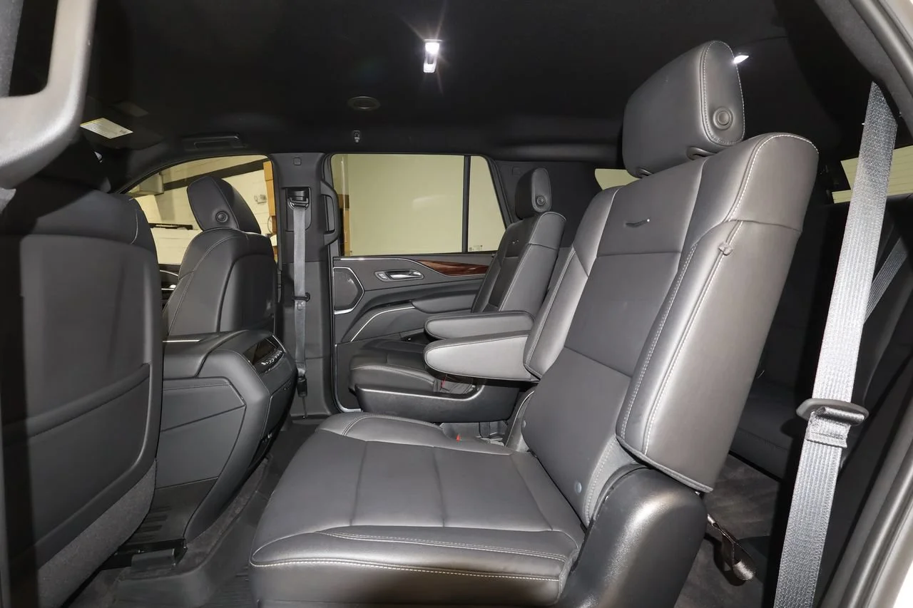 Used 2023 Crystal White Tricoat Cadillac Luxury image 25