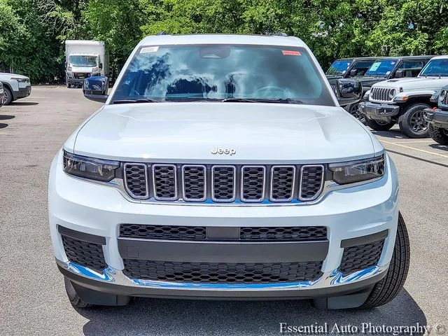 New 2026 Bright White Clear-Coat Exterior Paint Jeep Laredo image 4
