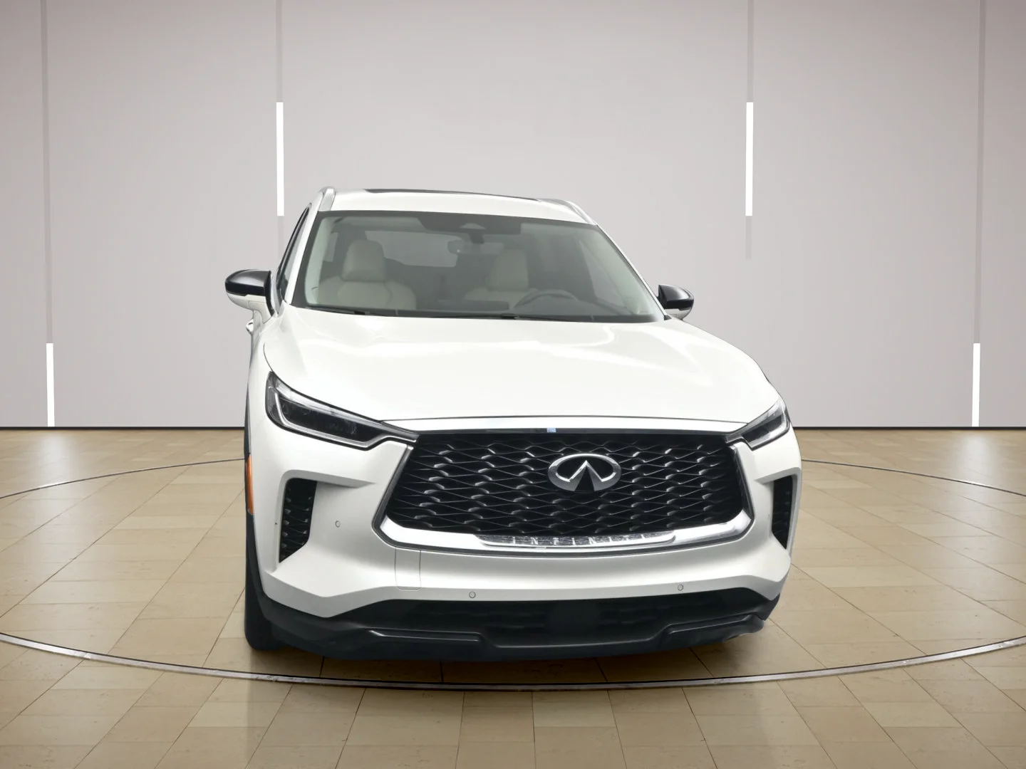 Certified Used 2025 Majestic White INFINITI LUXE image 2