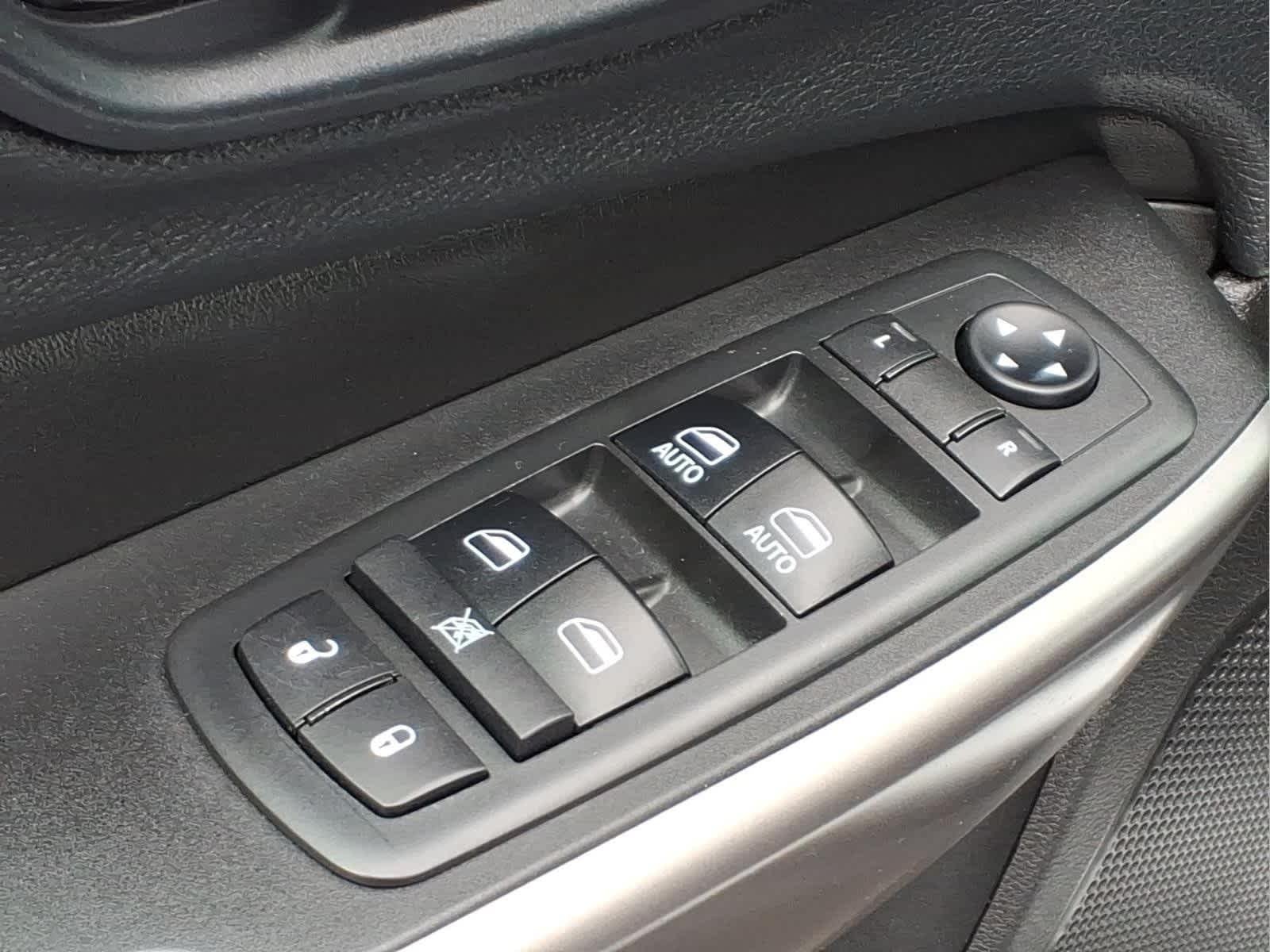 Used 2019 Bright White Clearcoat Jeep Limited image 20