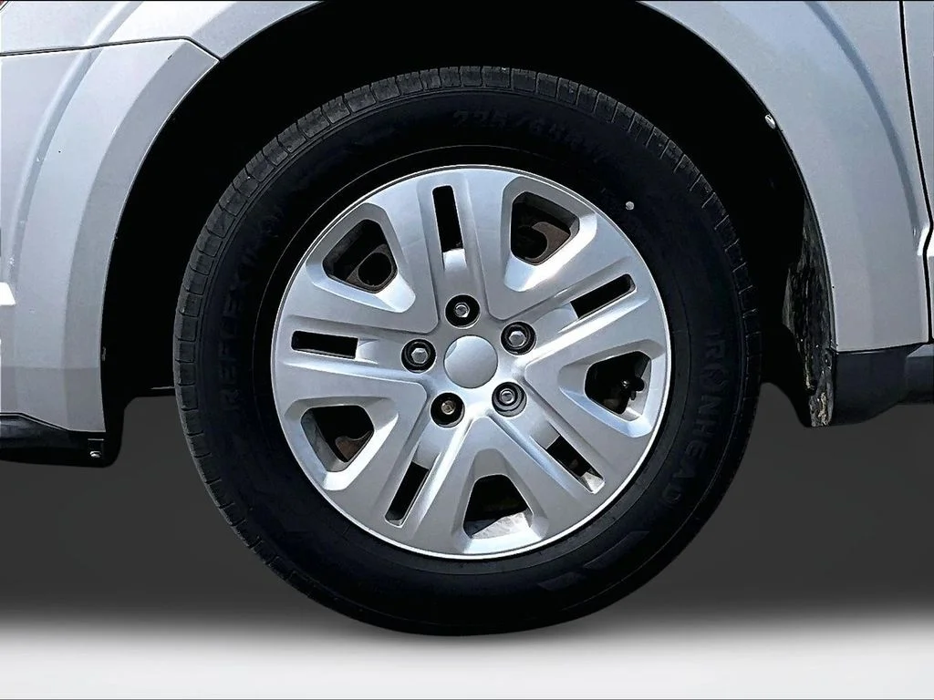 Used 2013 Silver Dodge SE image 10