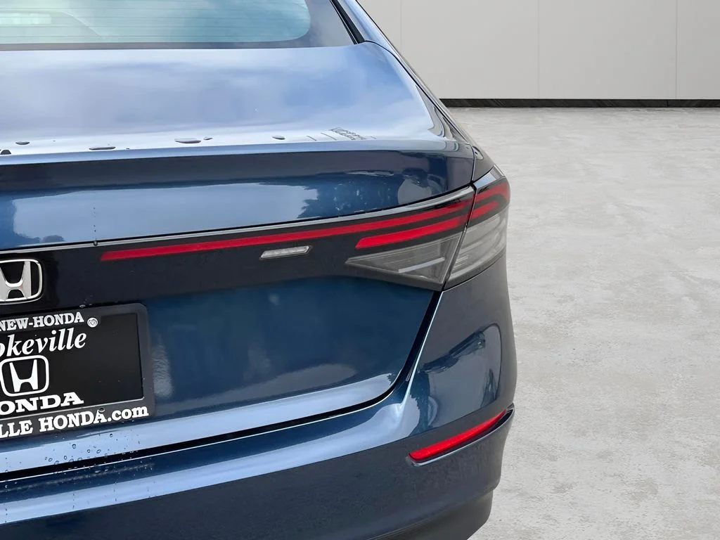 Used 2025 Blue Honda SE image 8