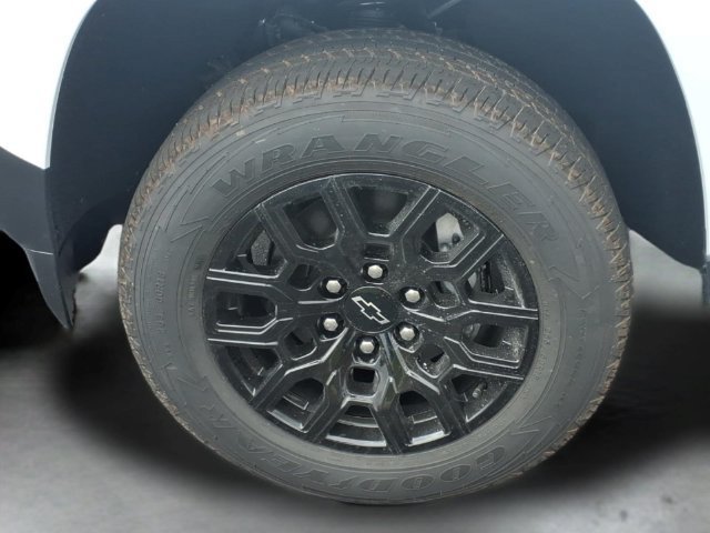New 2026 Summit White Chevrolet WT image 16