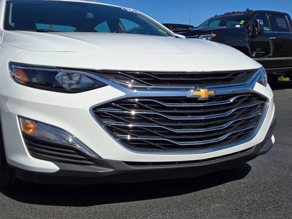 Used 2024 Summit White Chevrolet LS image 8