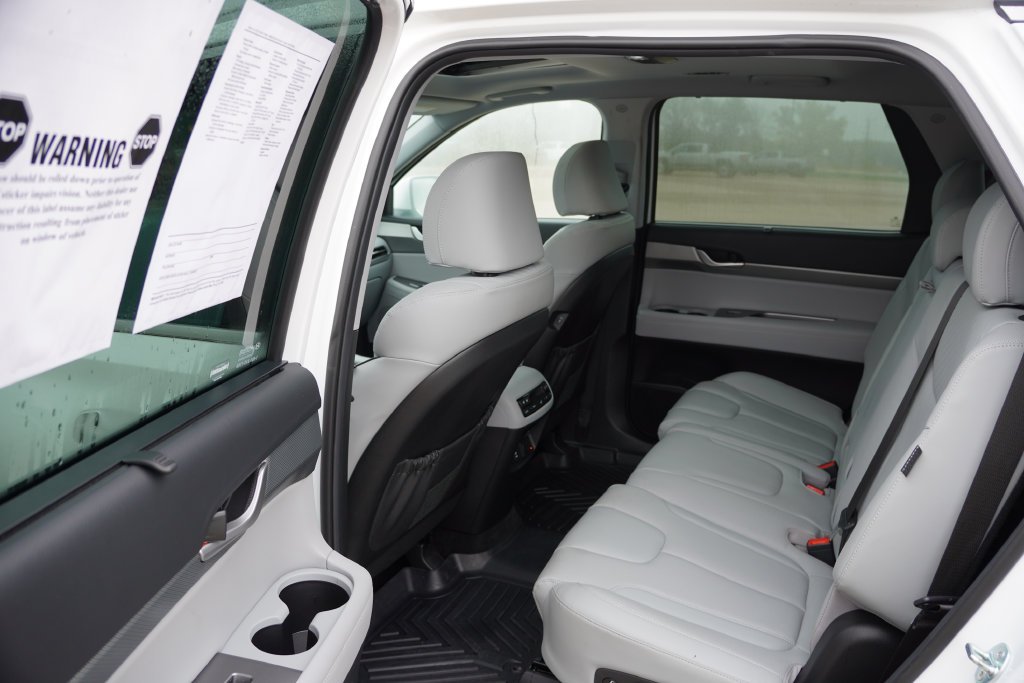 Used 2025 White Hyundai SEL Premium image 16