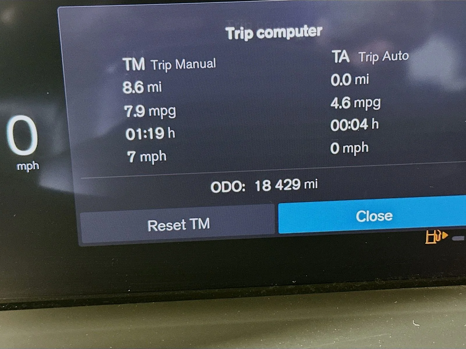 Used 2025 Vapour Grey Metallic Volvo B5 Core image 12