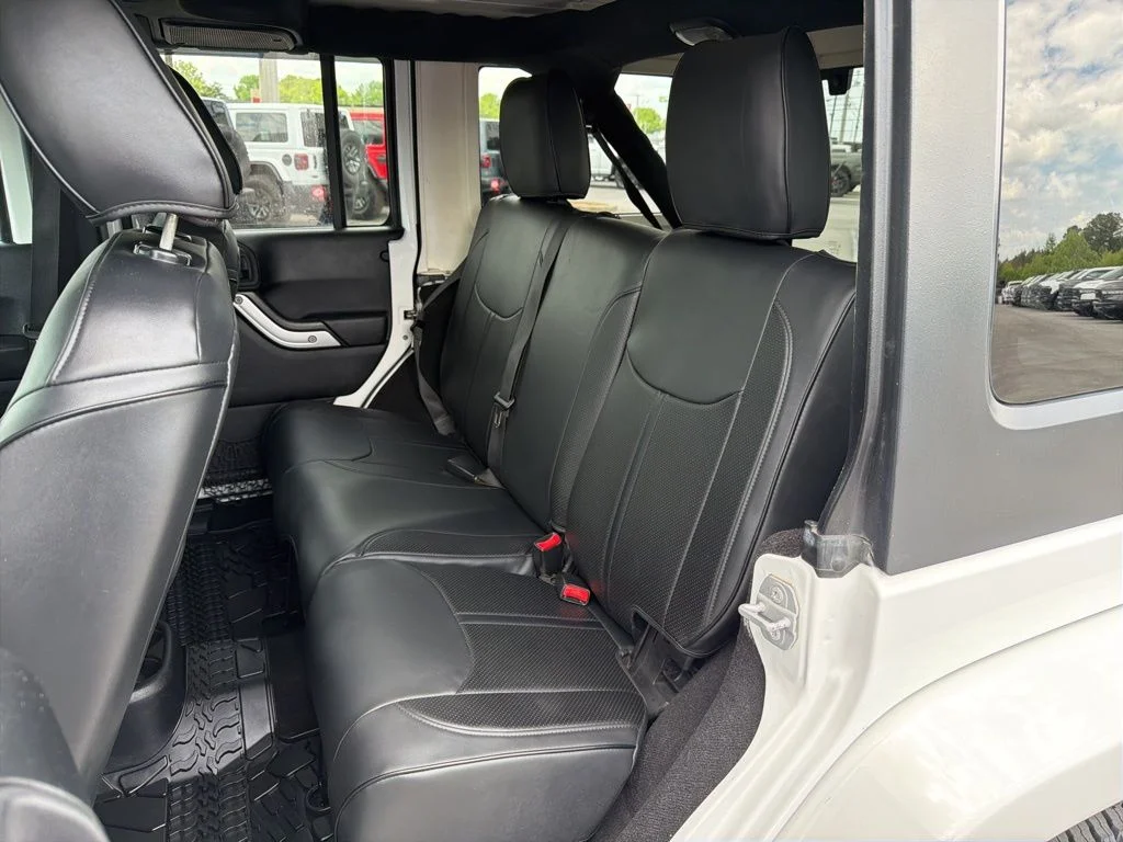 Used 2015 White Jeep Unlimited Sahara image 18