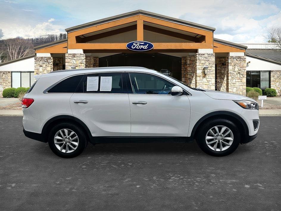 Used 2018 Snow White Pearl Kia LX V6 image 22