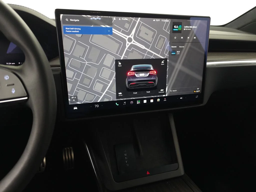 Used 2023  Tesla Standard Range image 21