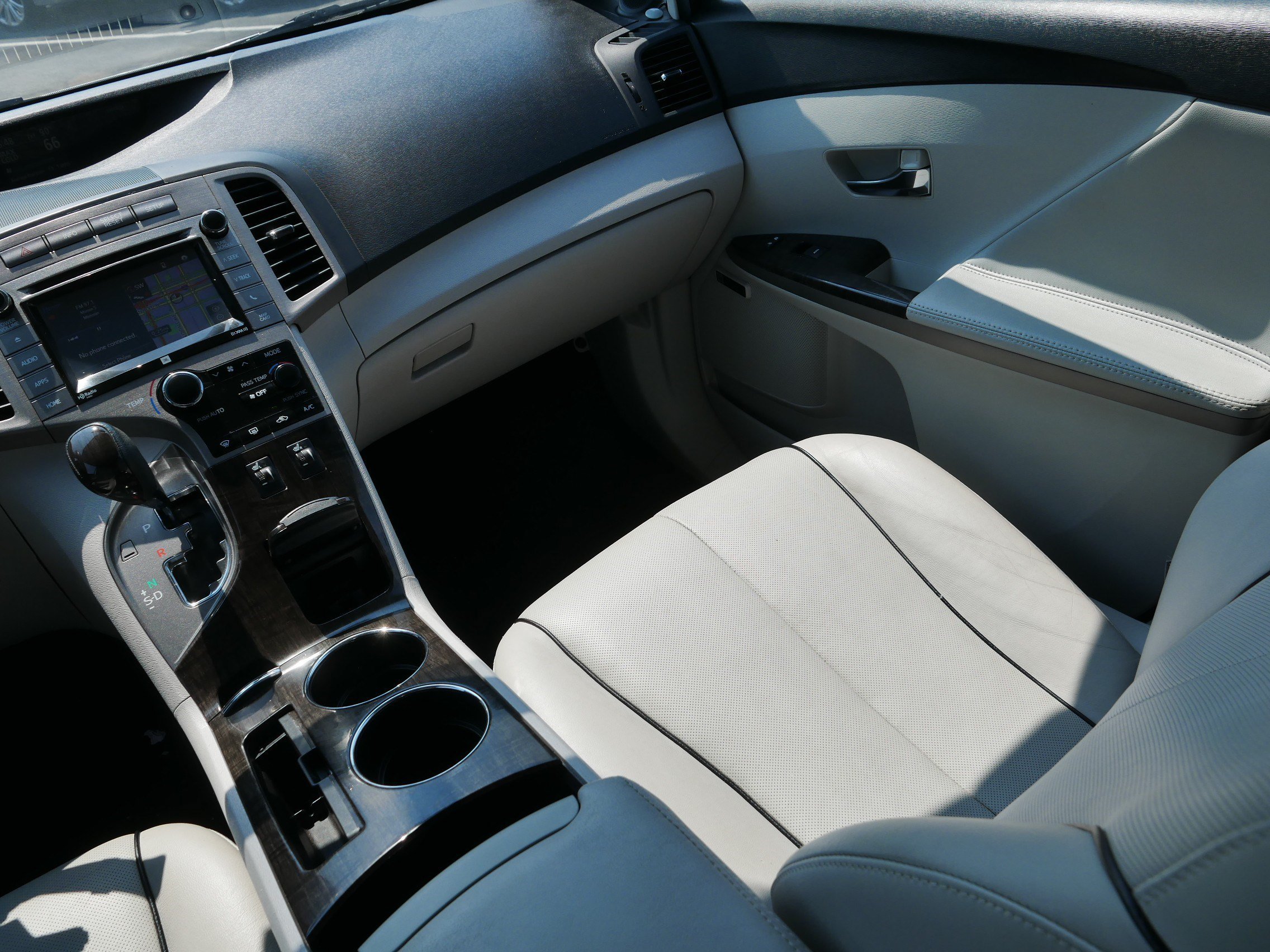 Used 2015 Celestial Silver Metallic Toyota Limited image 11