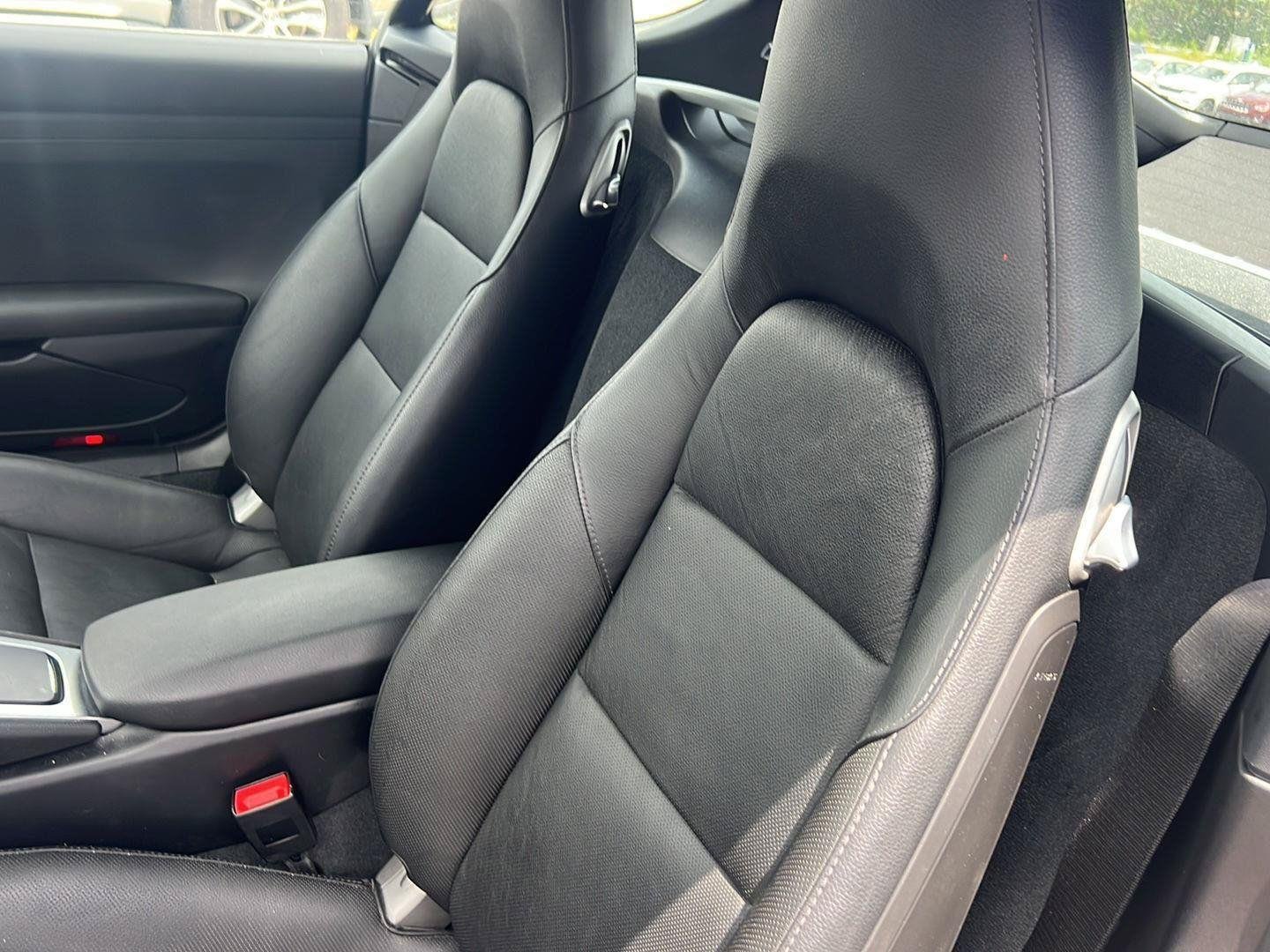 Used 2019  Porsche Base image 10