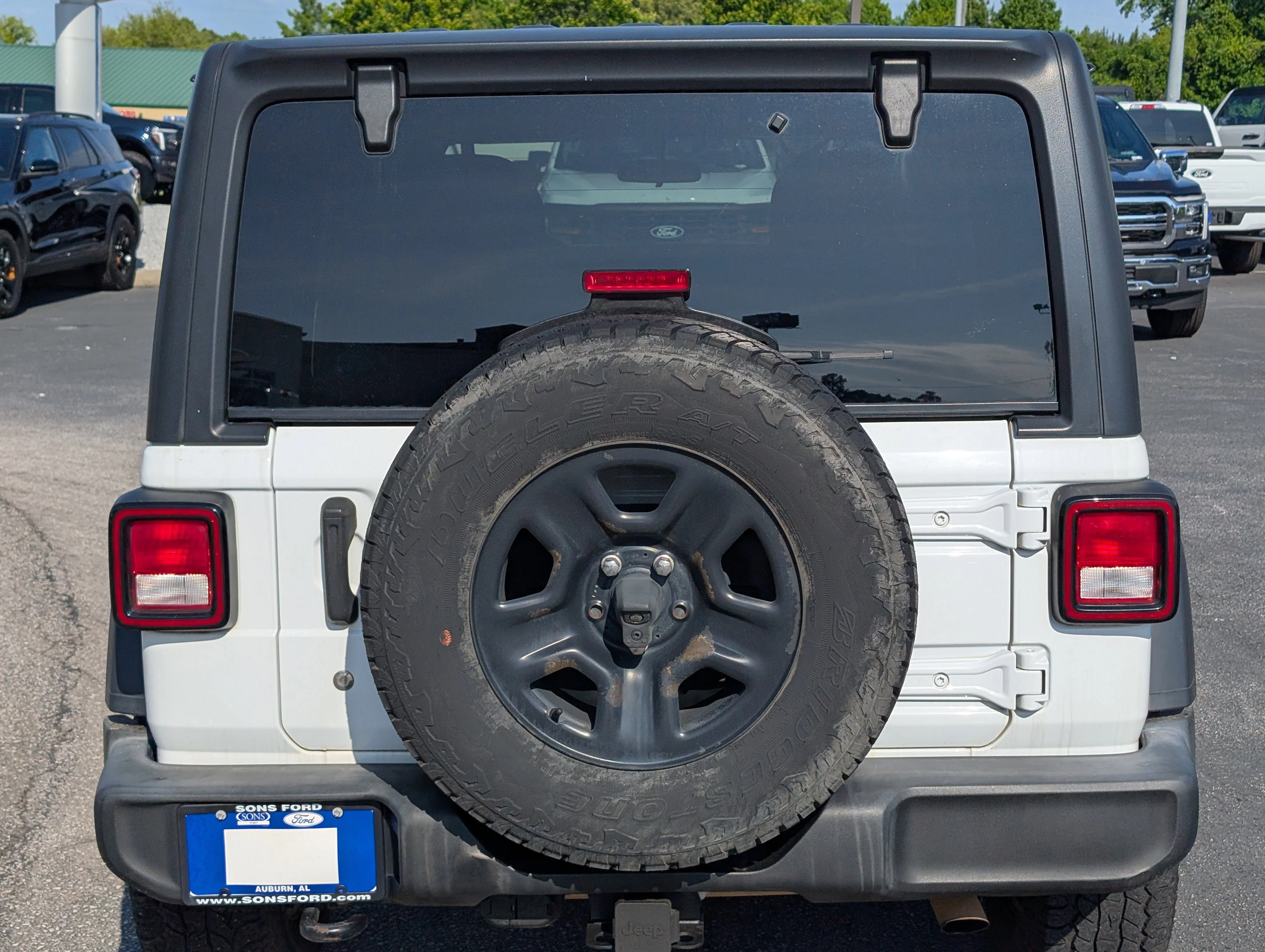 Used 2018 White Jeep Sport image 45