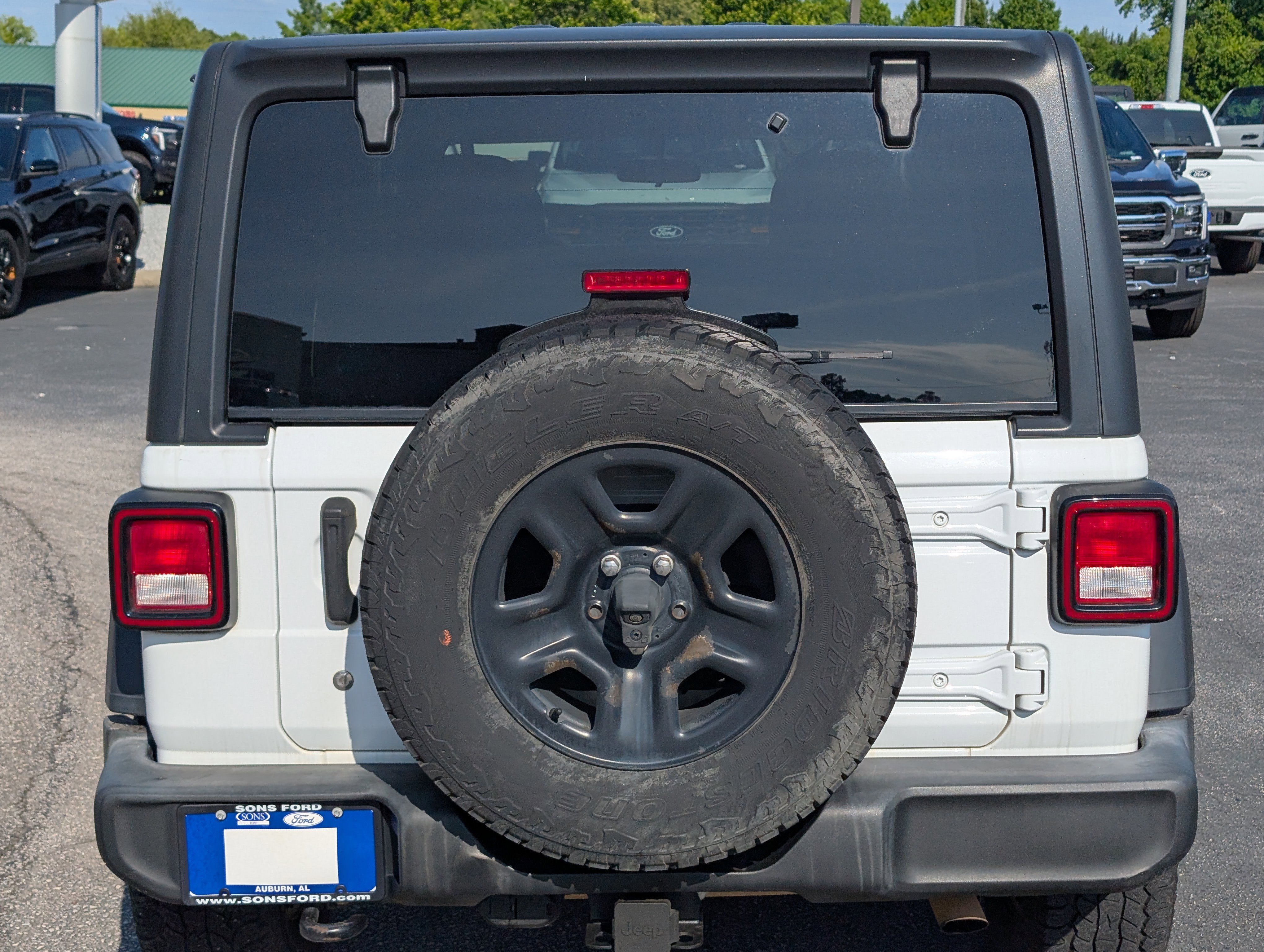 Used 2018 White Jeep Sport image 45