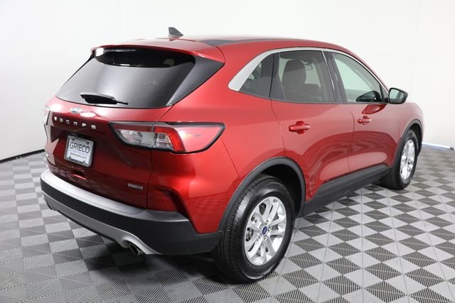 Used 2022 Red Ford SE image 8