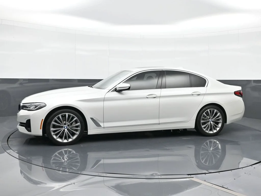 Used 2023 White BMW 530i image 3