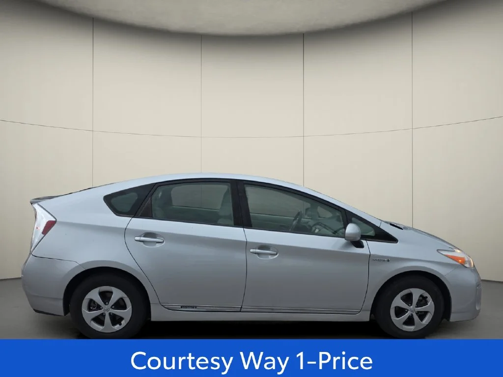 Used 2013 Silver Toyota Two image 11