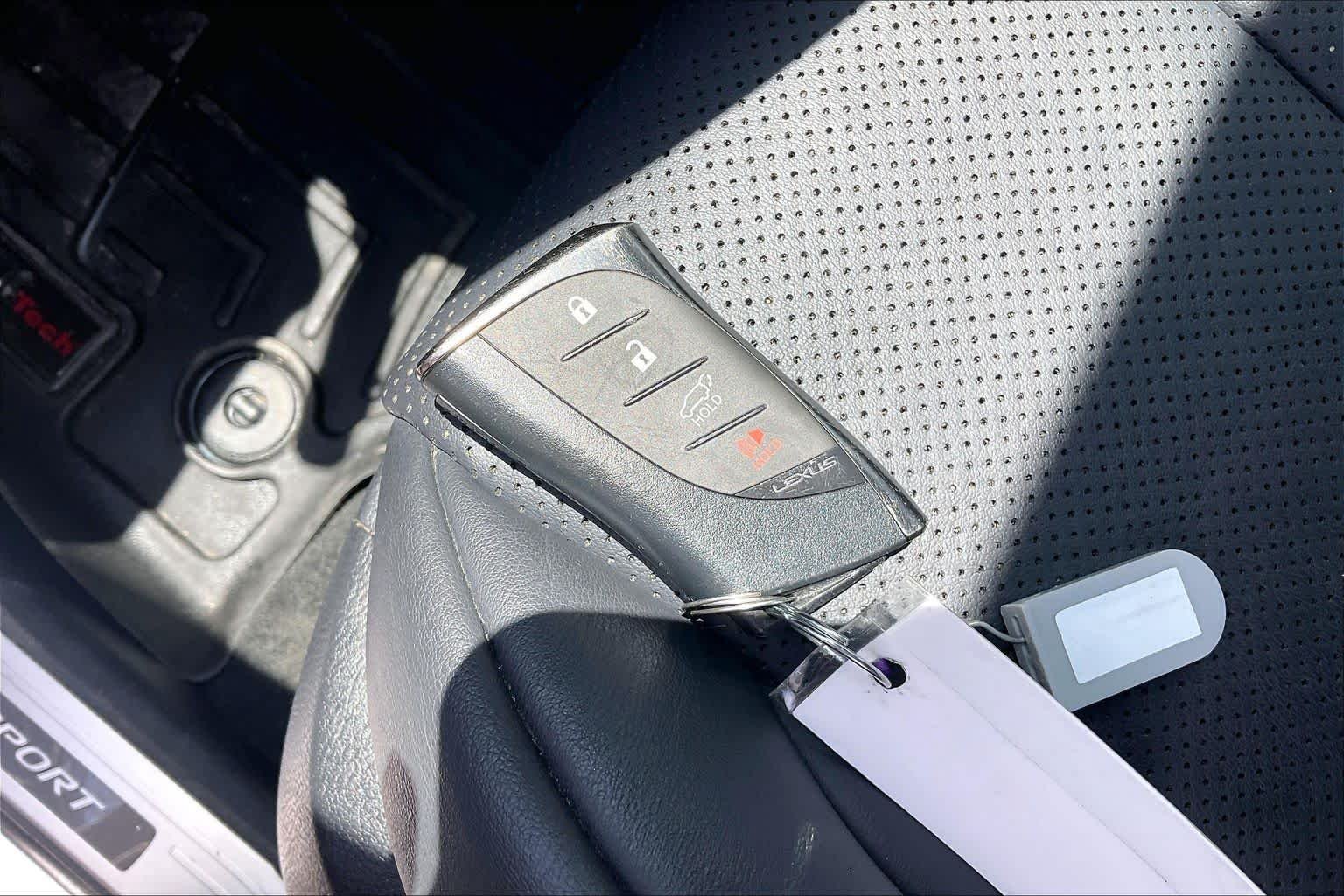 Used 2024 Ultra White Lexus F SPORT Handling image 14