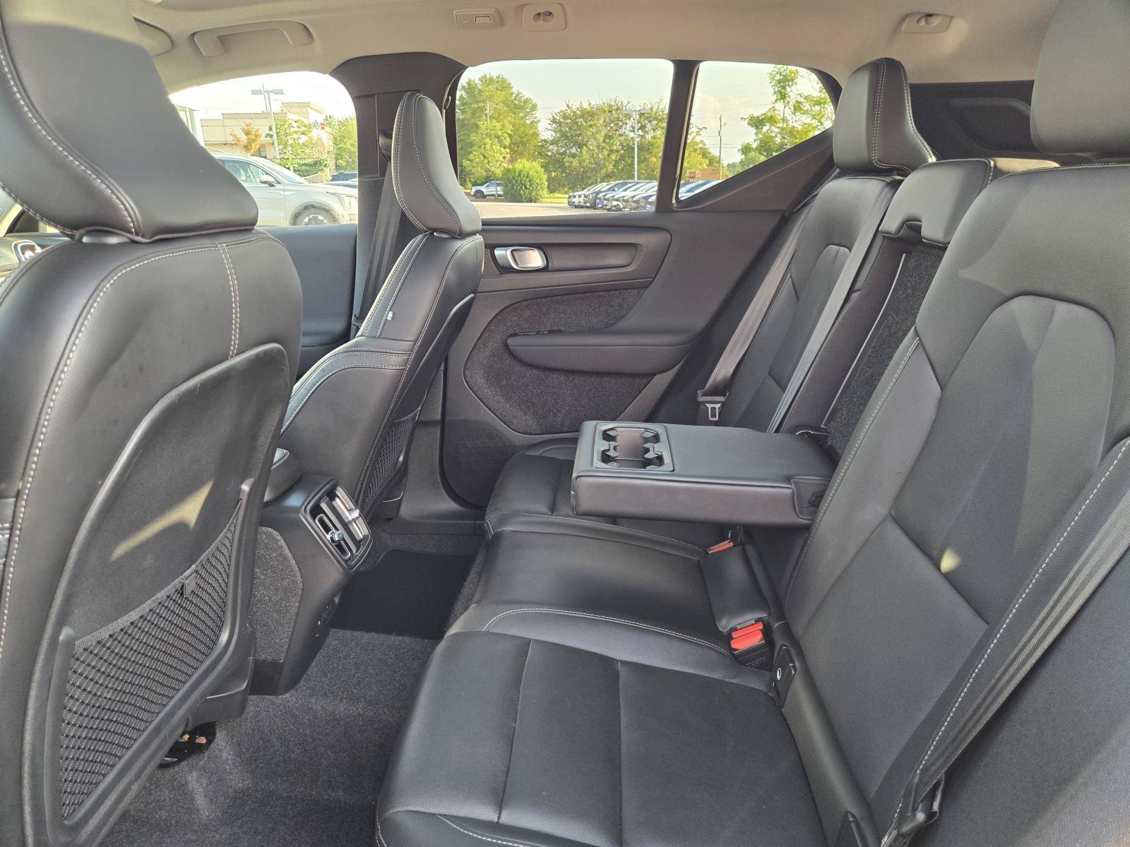 2025 Volvo XC40 Core - Photo 13