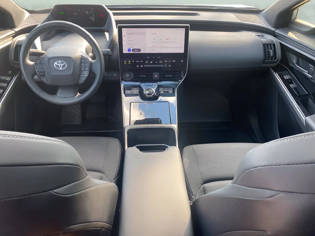 Used 2025 Silver Toyota XLE image 15