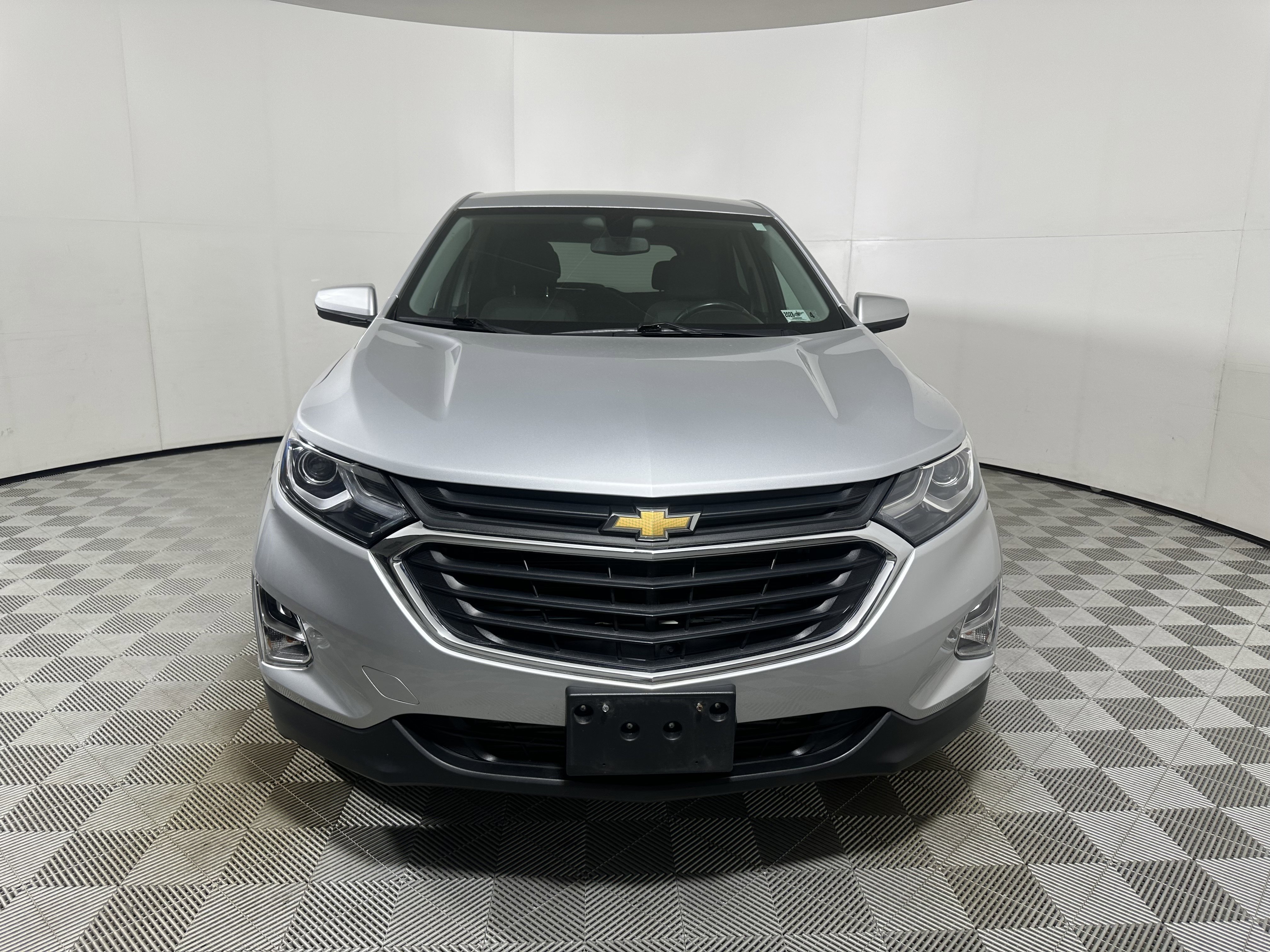 Used 2018 Chevrolet Equinox LT with VIN 2GNAXJEV7J6104897 for sale in Parkersburg, WV