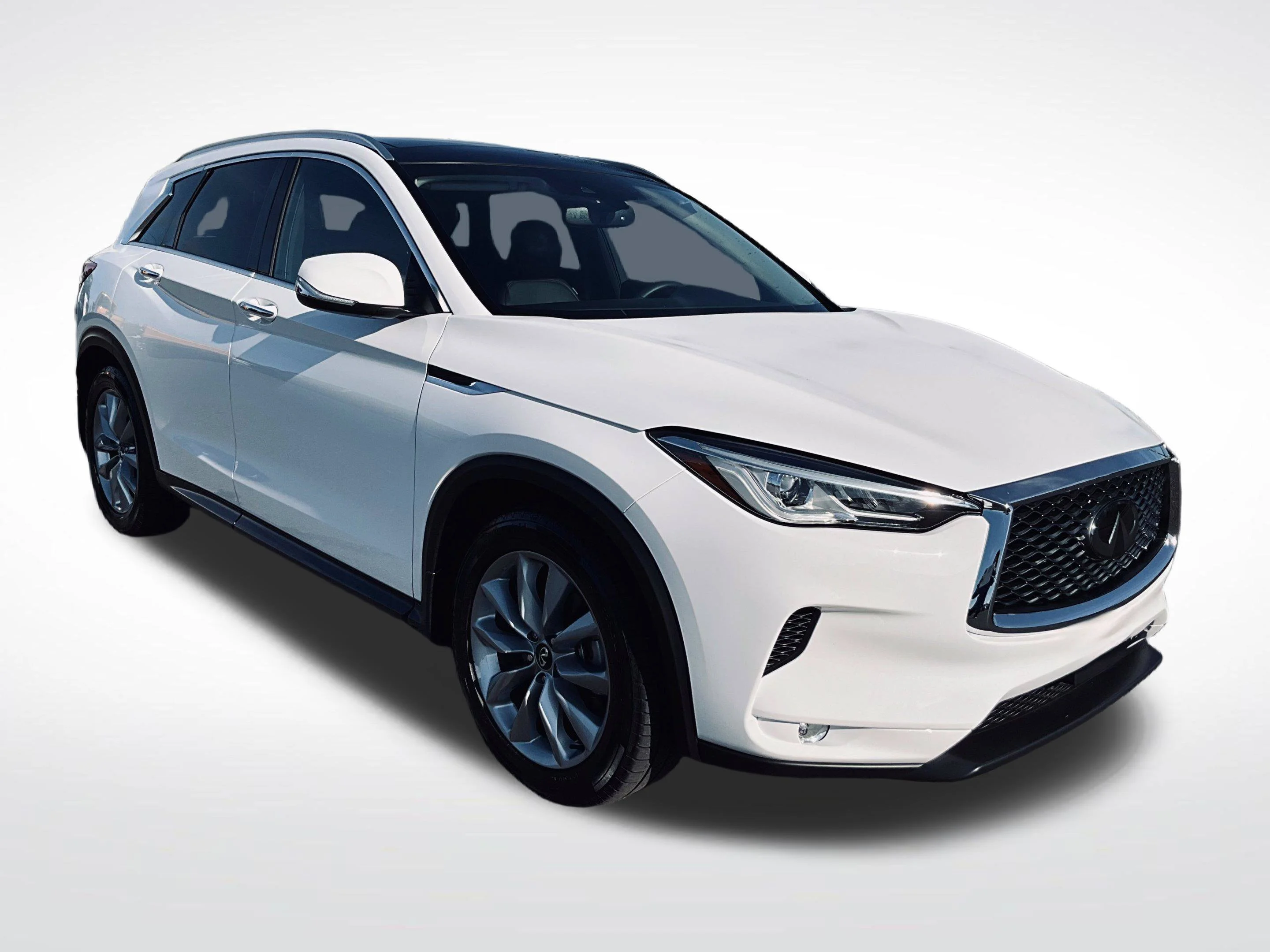 Used 2021 White INFINITI LUXE image 7