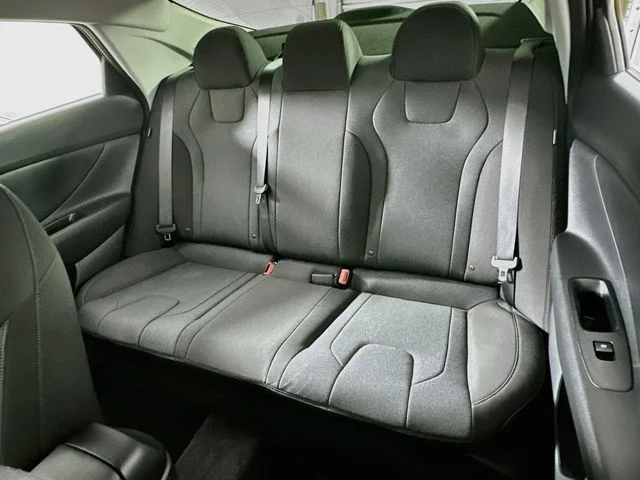 New 2026 Hyundai ELANTRA SE