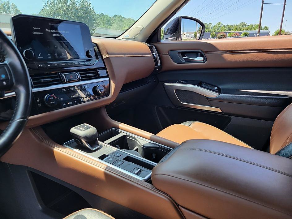 Used 2023 Super Black Nissan Platinum image 19