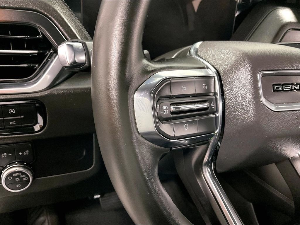 Used 2025 White GMC Denali image 23