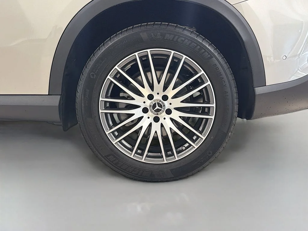 Used 2024 Silver Mercedes-Benz GLC 300 image 35