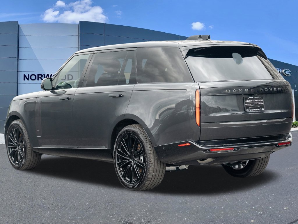 New 2026 Carpathian Grey Land Rover SE image 6