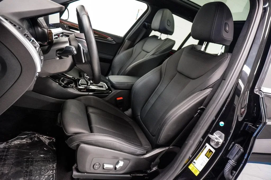 Used 2022 Black BMW sDrive30i image 6
