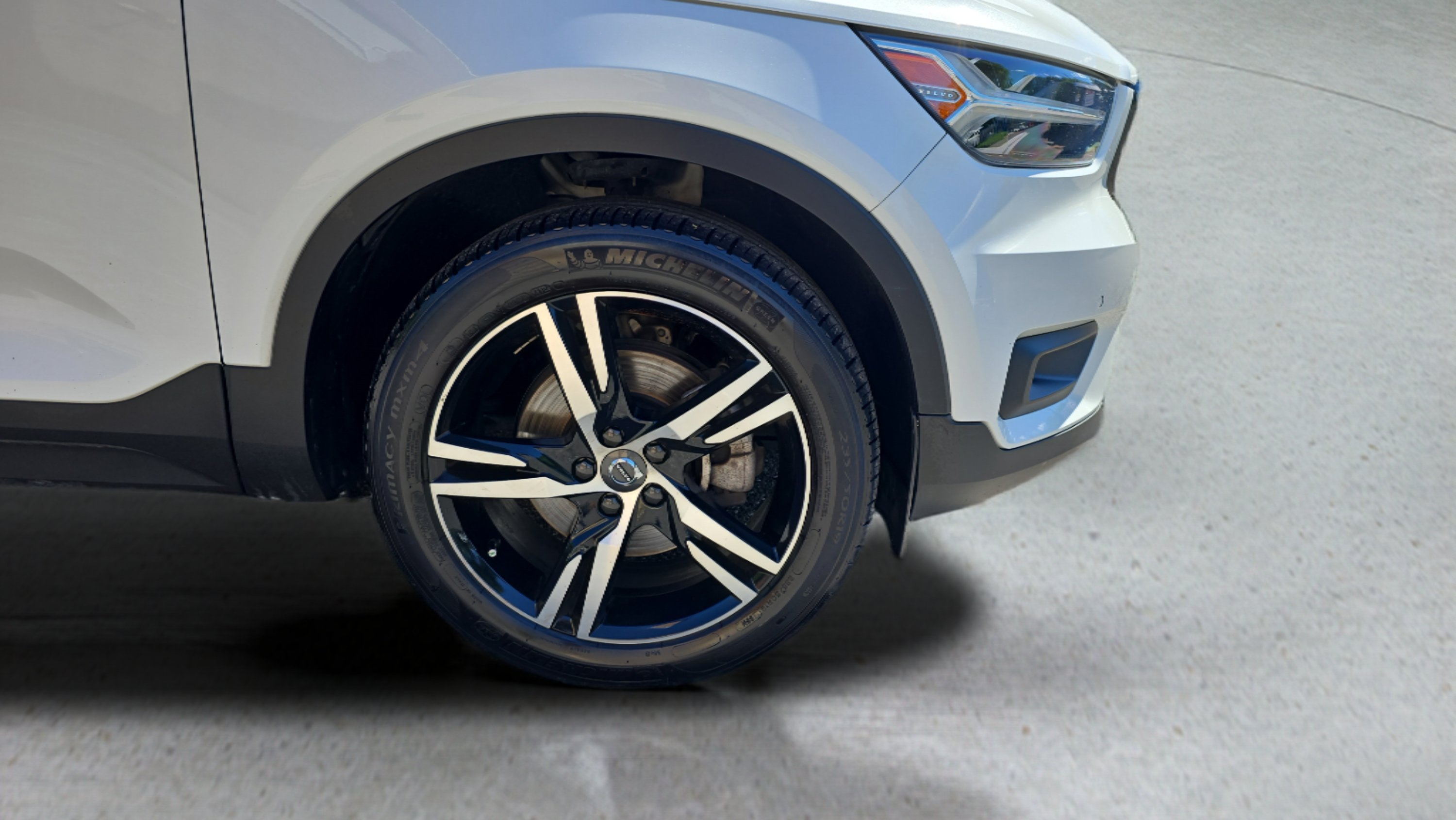 Used 2021 White Volvo T5 AWD R-Design image 29