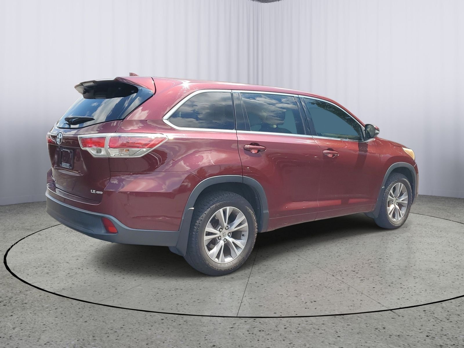 Used 2015 Red Toyota LE Plus V6 image 4